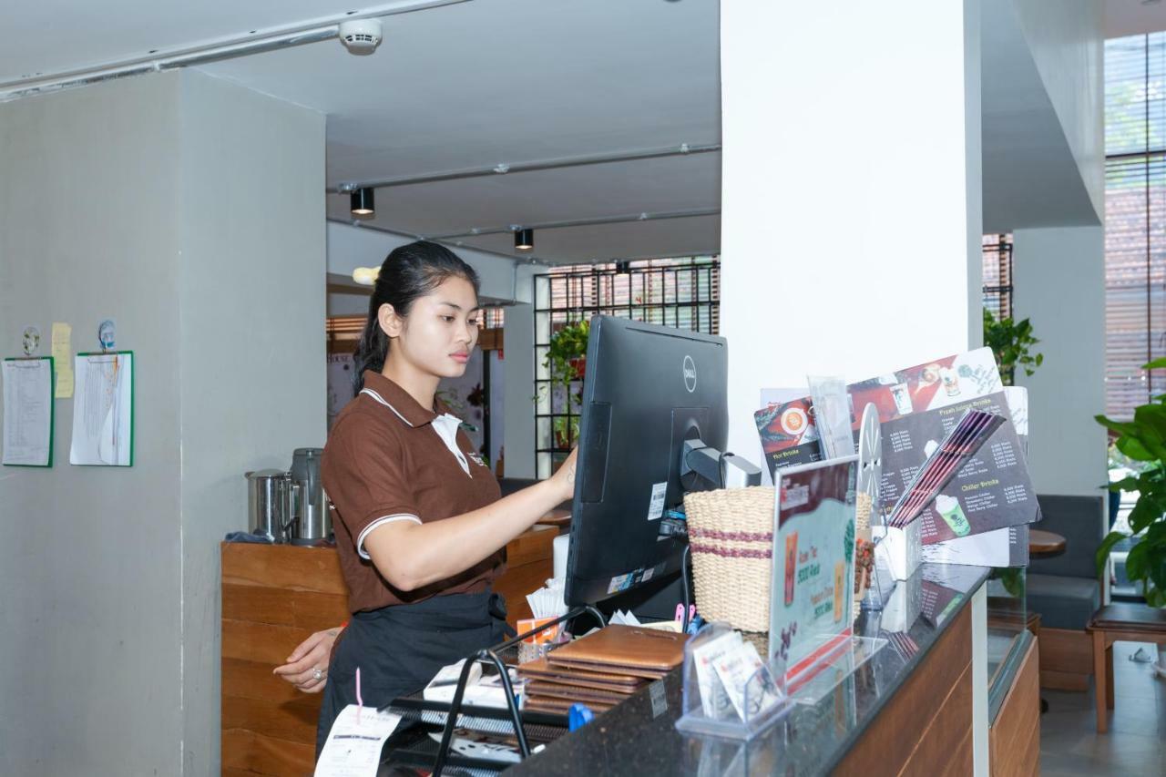 7 Days Premium Hotel Phnom Penh Extérieur photo